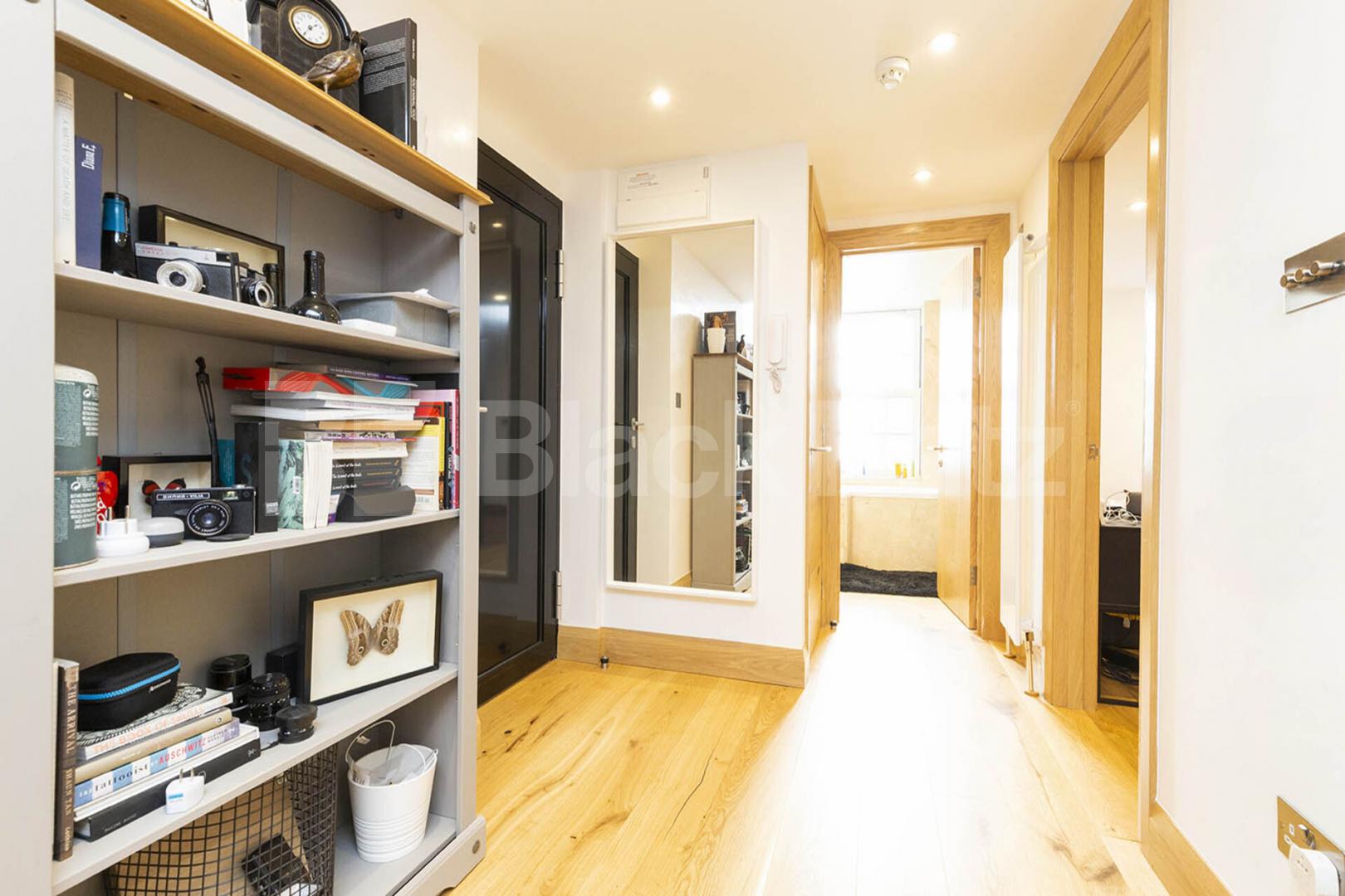 Newly refurbished 1 bedroom with large terrace located in Zone 1 Angel Chapel Market, Angel